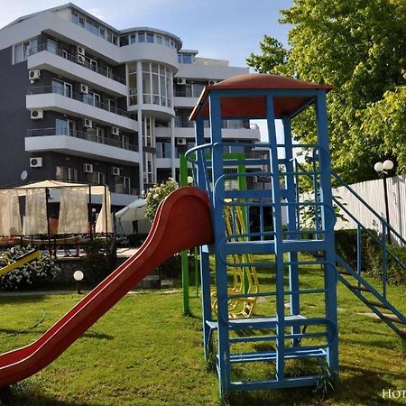 Apartments Danita & Restaurant&Pool Bar Warna Exterior foto