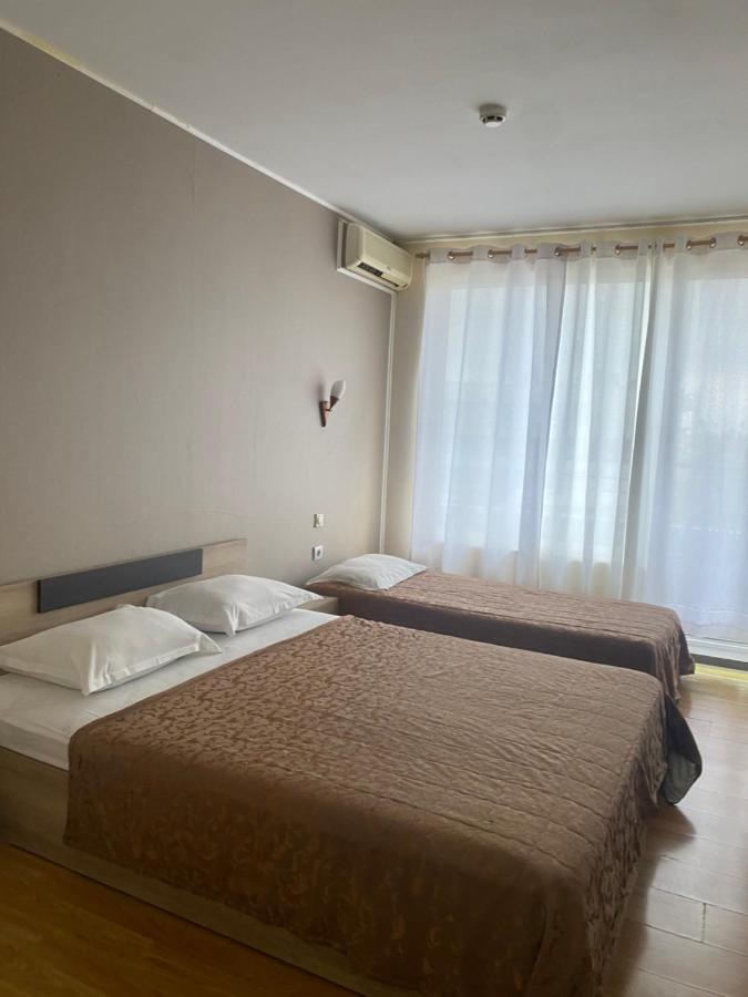 Apartments Danita & Restaurant&Pool Bar Warna Exterior foto