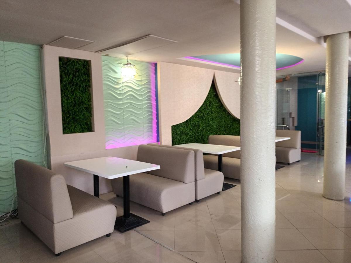 Apartments Danita & Restaurant&Pool Bar Warna Exterior foto