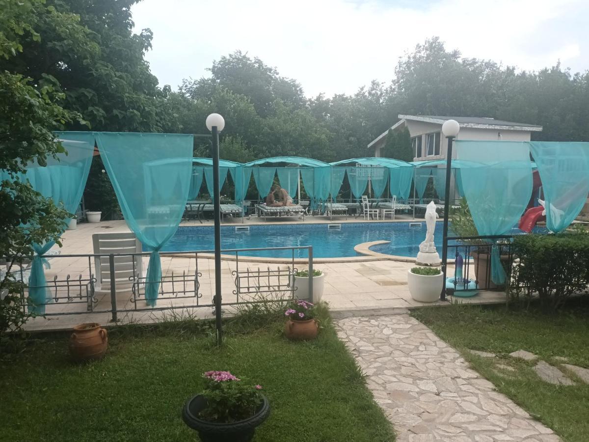 Apartments Danita & Restaurant&Pool Bar Warna Exterior foto