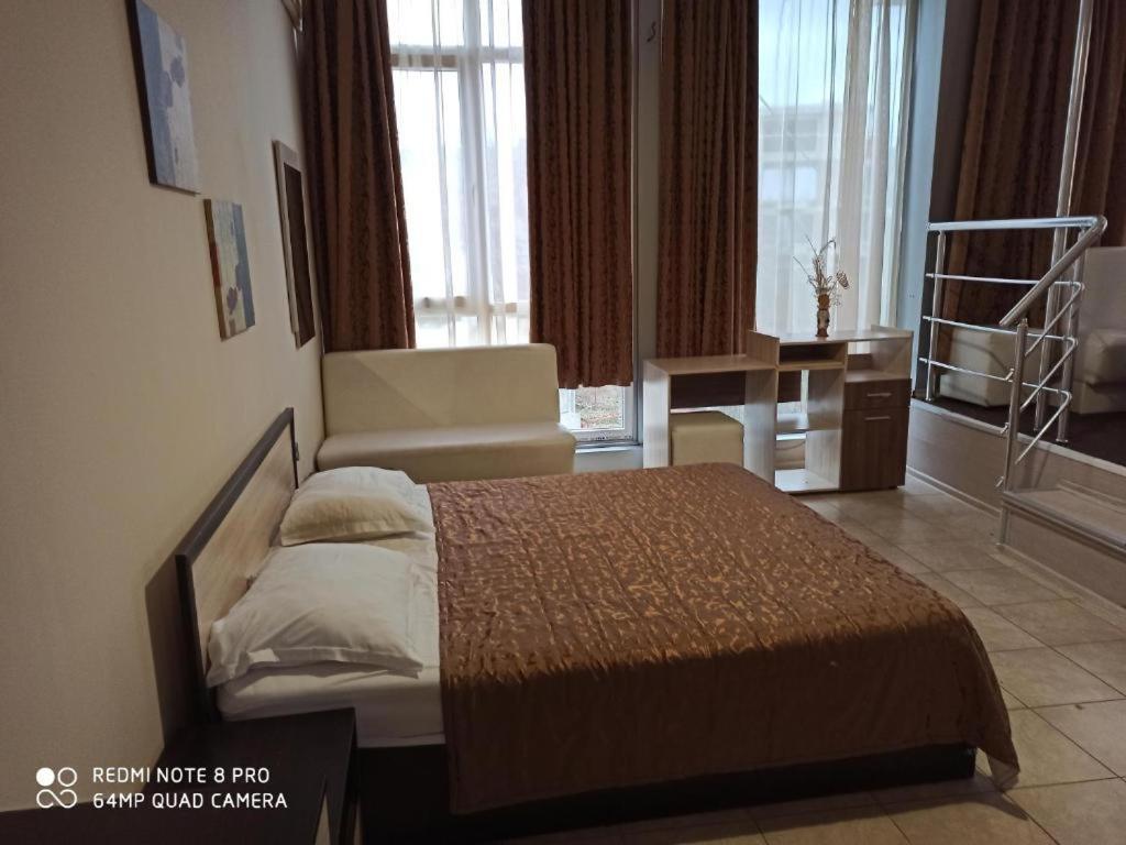 Apartments Danita & Restaurant&Pool Bar Warna Exterior foto