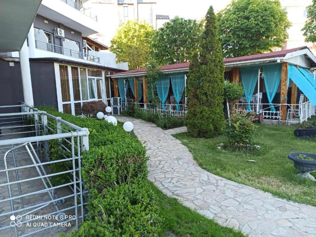 Apartments Danita & Restaurant&Pool Bar Warna Exterior foto